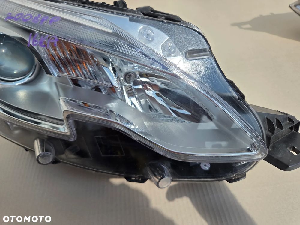 Lampy lampa przednia lewa prawa Peugeot 2008 I   9815405780   9815403080 - 15