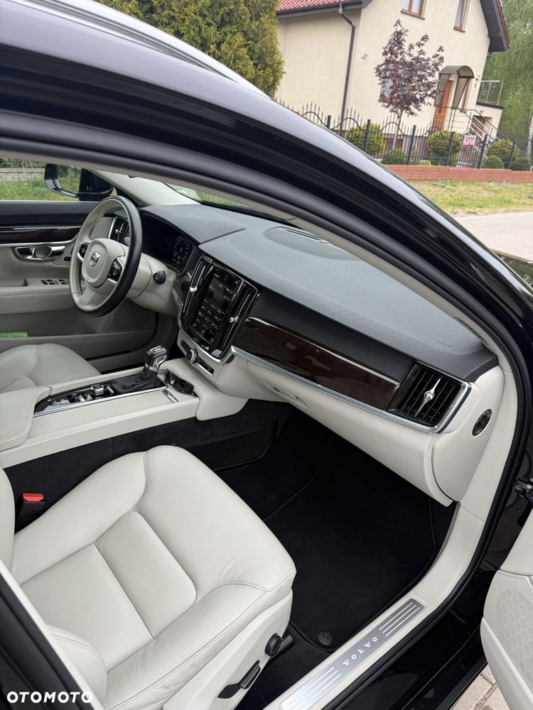Volvo V90 D4 AWD Momentum Pro - 22