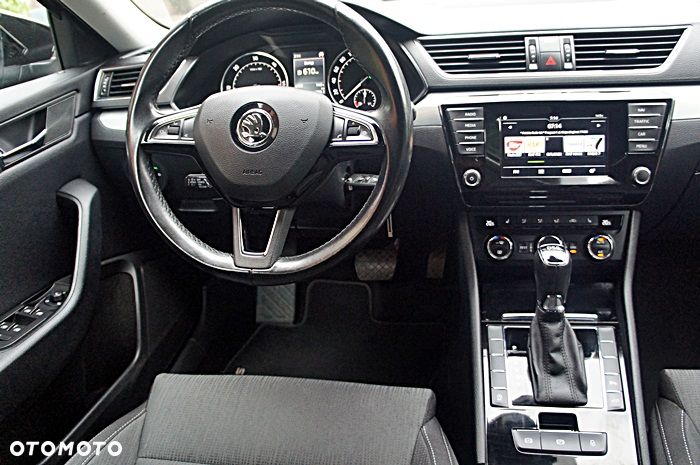 Skoda Superb 2.0 TDI DSG Sportline - 19