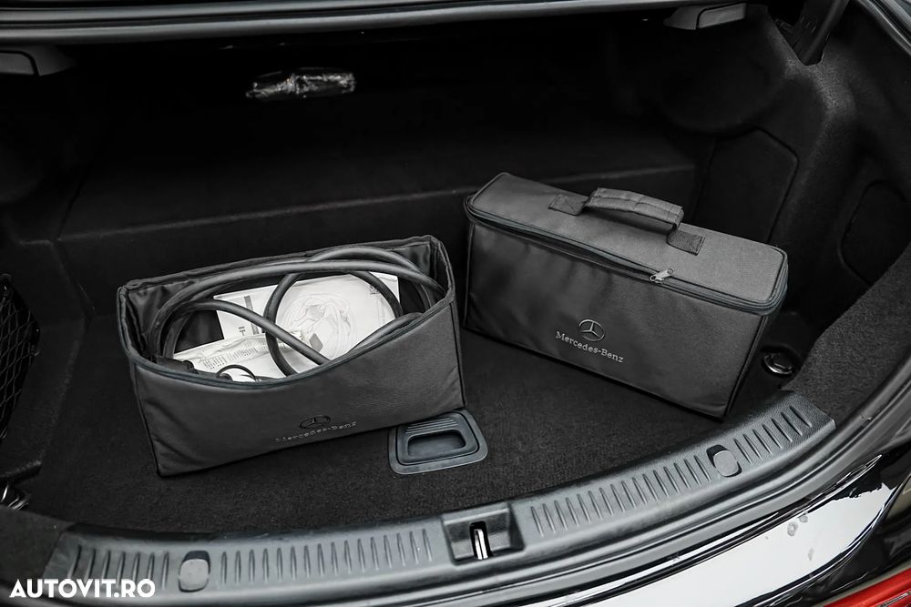 Mercedes-Benz E 300 de 4Matic 9G-TRONIC AMG Line - 38