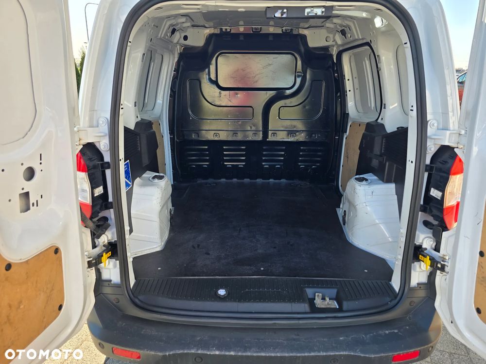 Ford Transit Courier - 21
