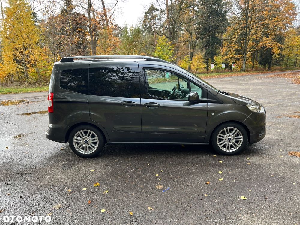 Ford Tourneo Courier 1.5 TDCi Titanium - 4