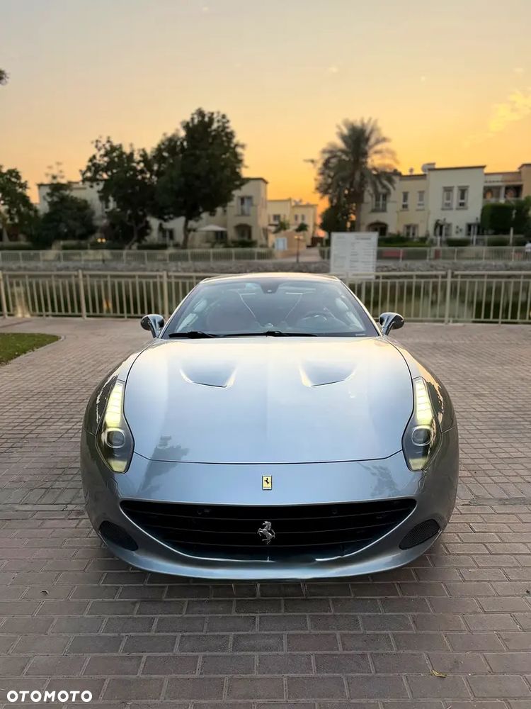 Ferrari California T - 10