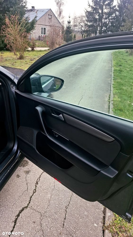 Volkswagen Passat - 16