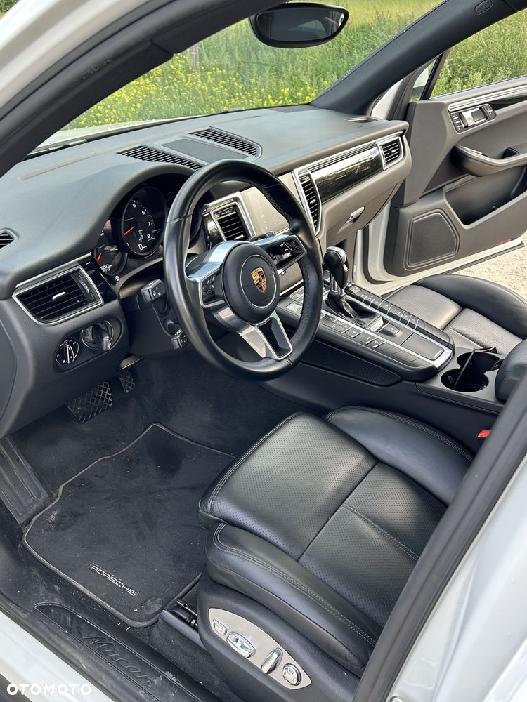 Porsche Macan - 24