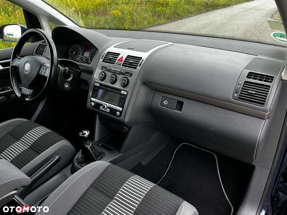 Volkswagen Touran - 11