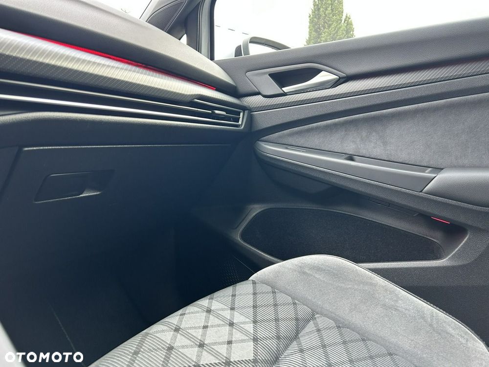 Volkswagen Golf 1.5 eTSI OPF DSG R-Line - 29