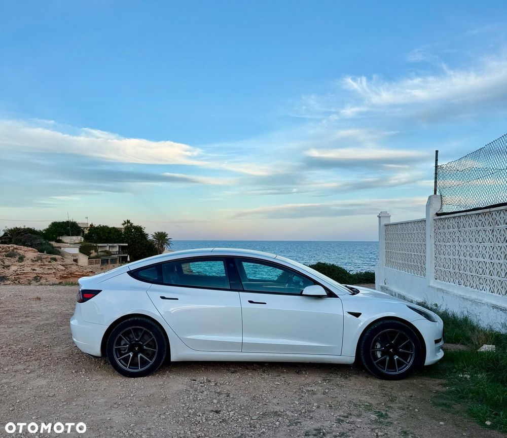 Tesla Model 3 - 9