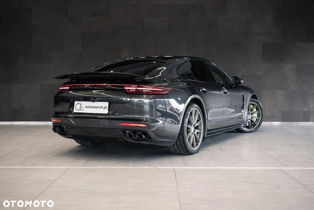 Porsche Panamera - 4