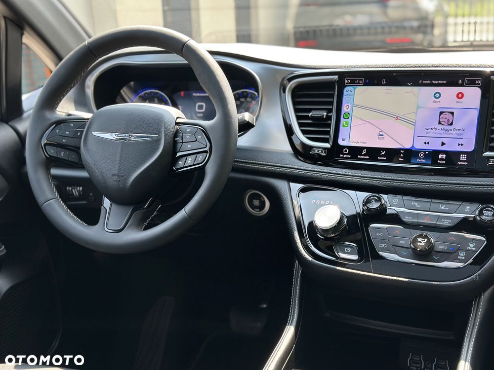 Chrysler Pacifica - 12