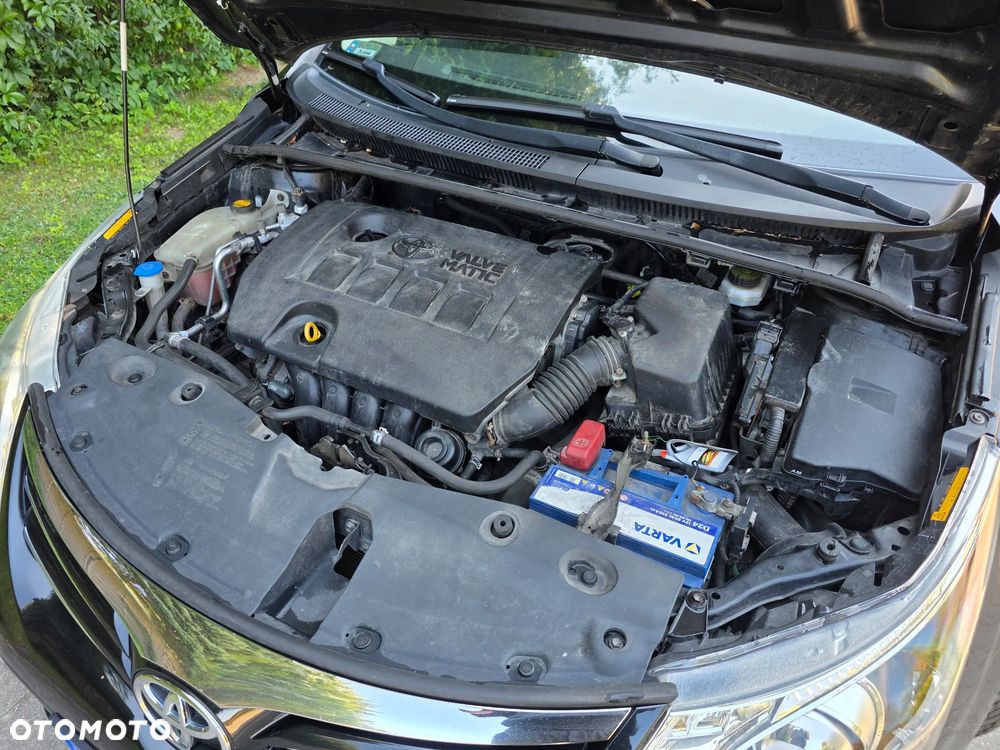 Toyota Avensis 1.8 Premium - 12