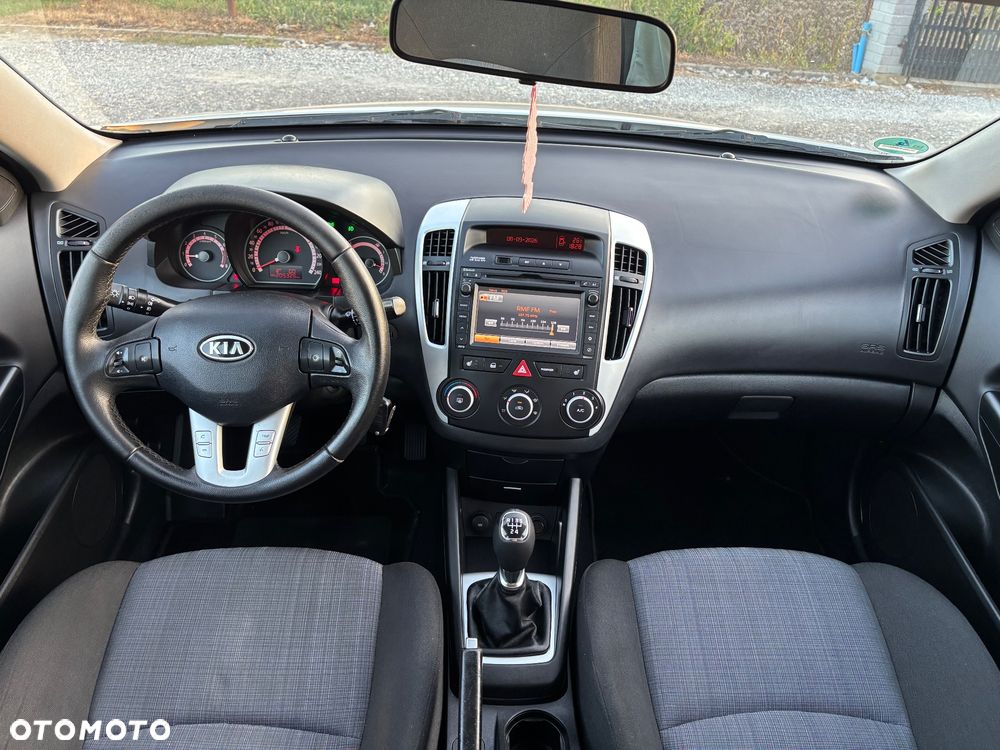 Kia Ceed - 12