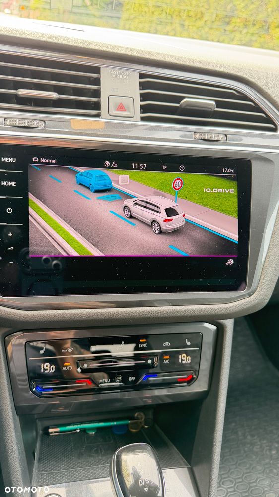 Volkswagen Tiguan 2.0 TDI SCR 4MotION DSG R-Line - 31