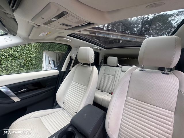 Land Rover Discovery Sport 1.5 I3 P300e AWD SE - 9