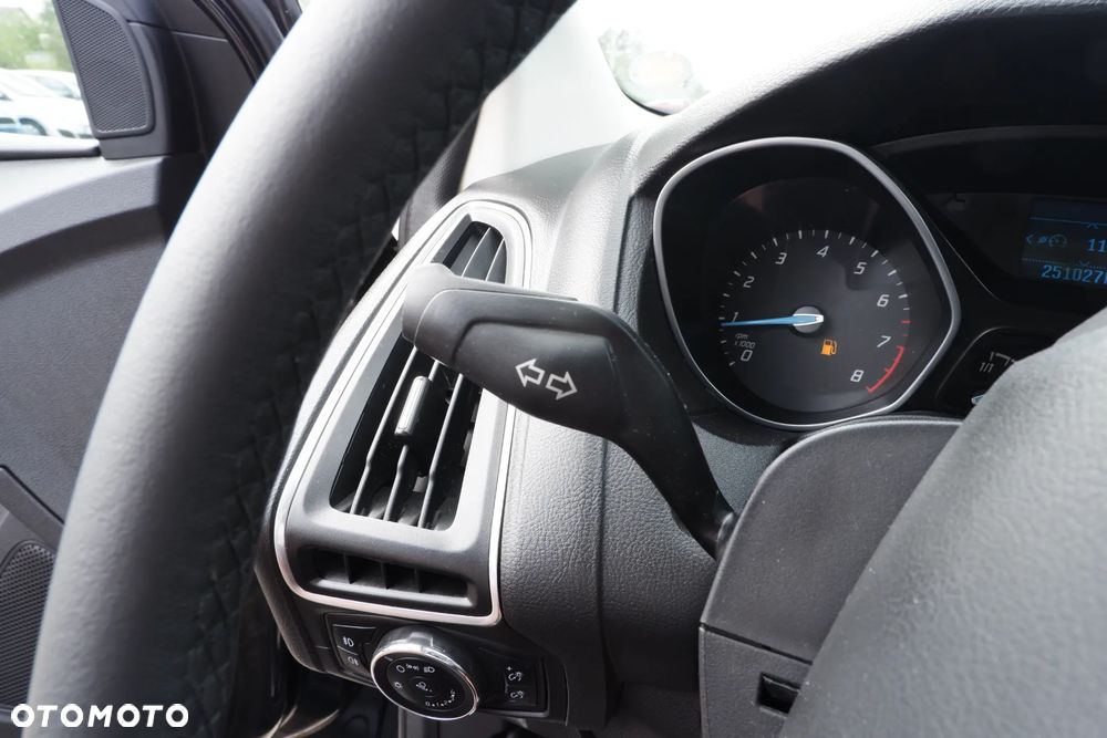 Ford Focus 1.6 Trend Sport - 16