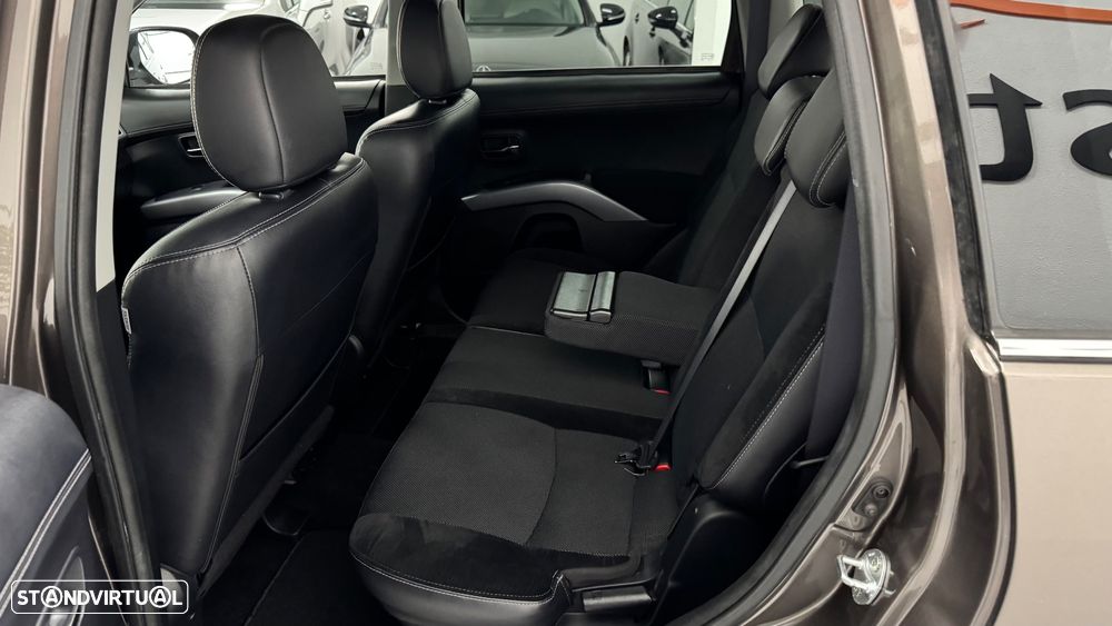 Mitsubishi Outlander 2.2 DI-D Instyle 4WD - 34