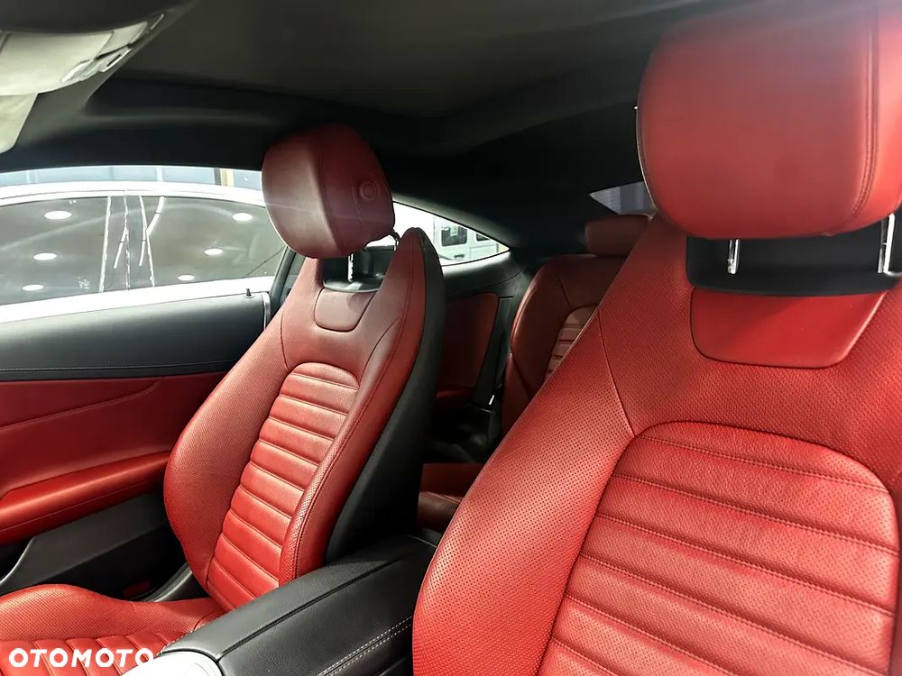 Mercedes-Benz Klasa C 200 4Matic 9G-TRONIC AMG Line - 12