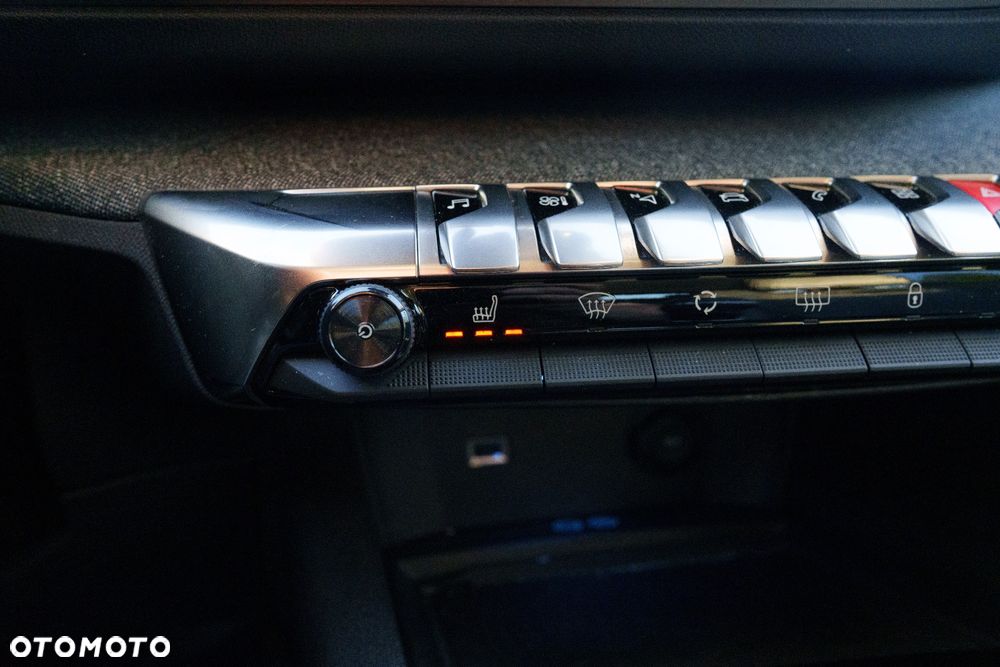 Peugeot 3008 1.2 PureTech GPF Allure S&S - 13