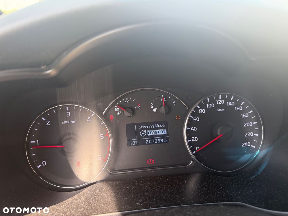 Kia Carens 1.7 CRDi 115 Dream Team Edition - 14