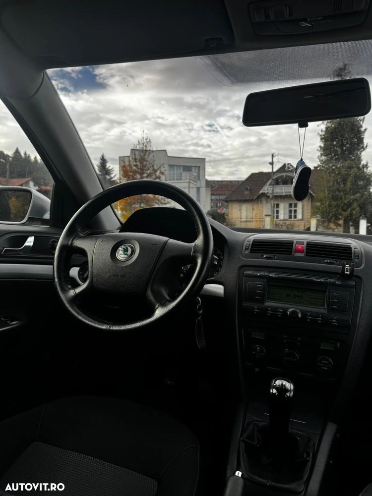 Skoda Octavia 1.6 Ambiente - 7