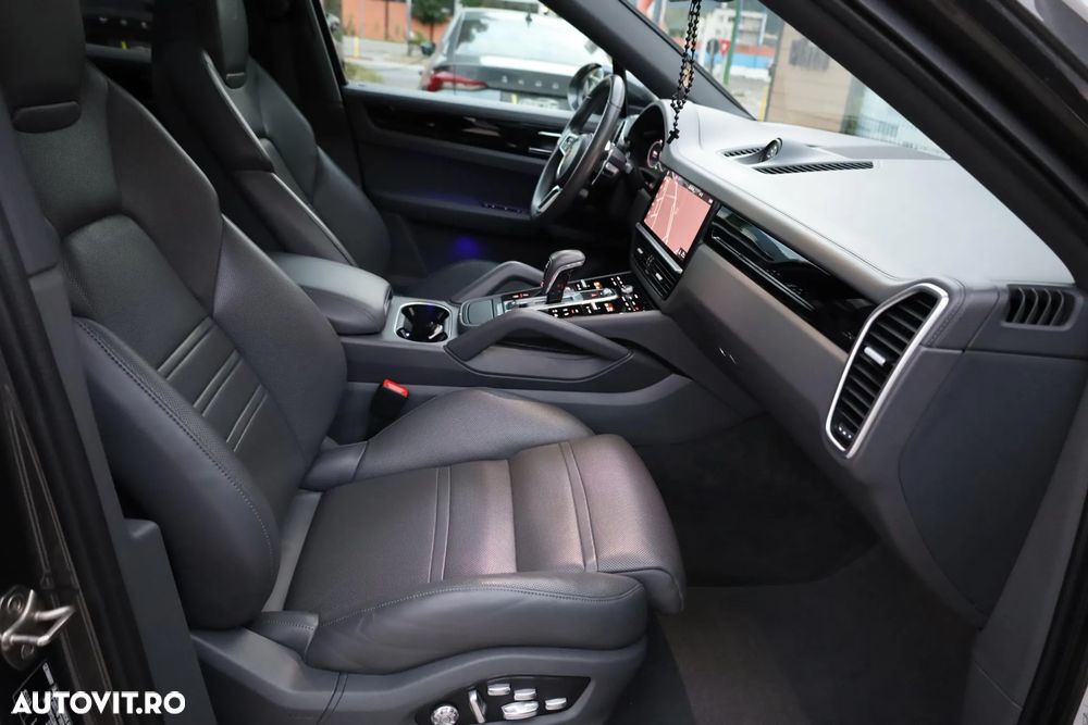 Porsche Cayenne Coupe Standard - 25