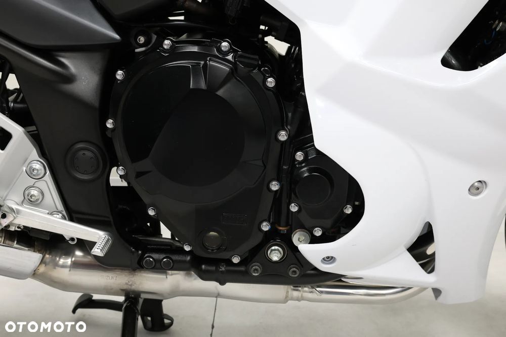 Suzuki GSX - 28