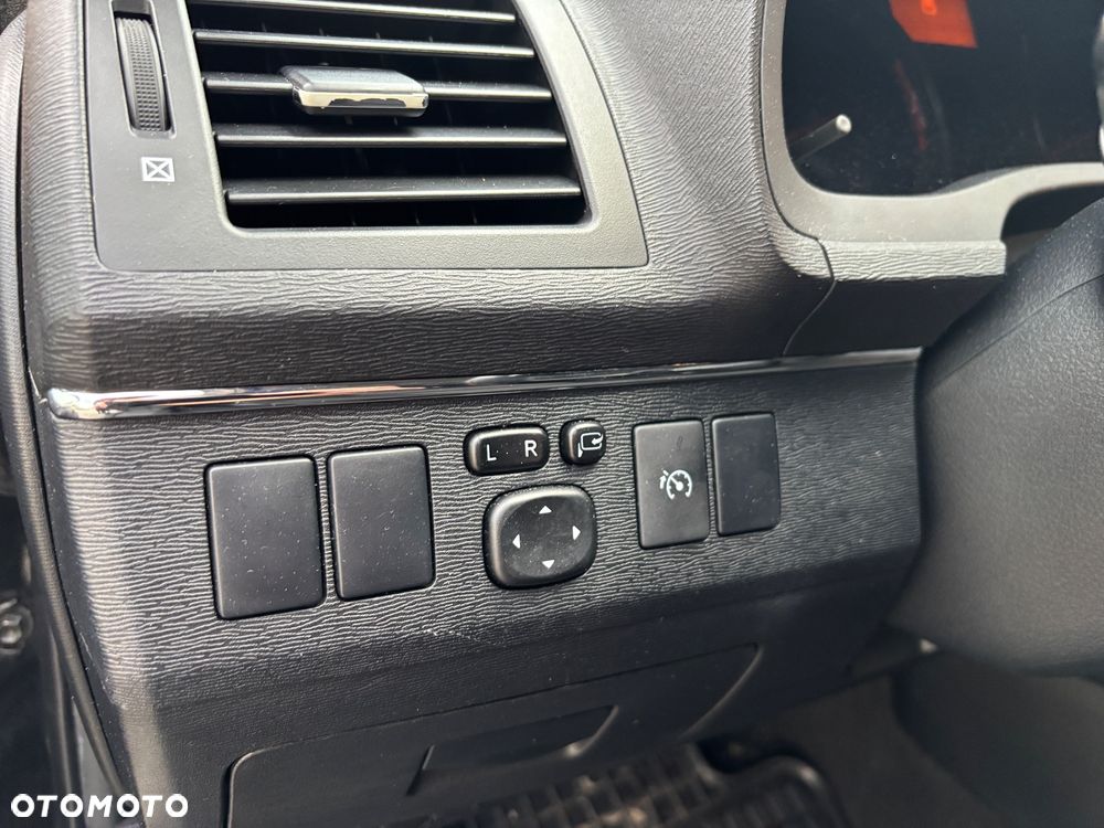 Toyota Avensis 2.2 D-CAT Sol - 11