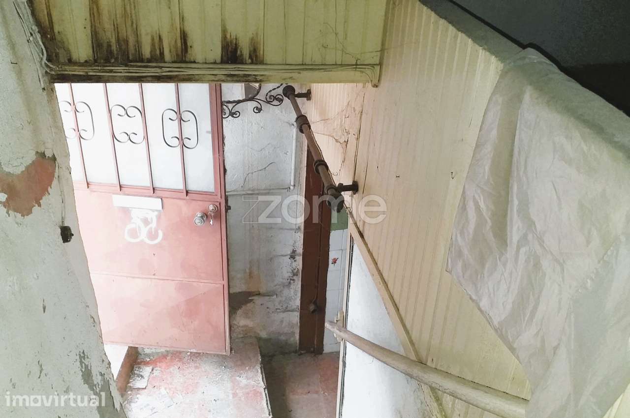Moradia de 2 pisos para Recuperar na Covilhã - Grande imagem: 3/18