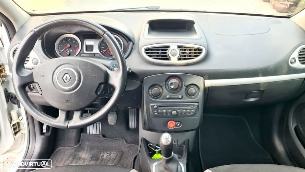 Renault Clio - 11