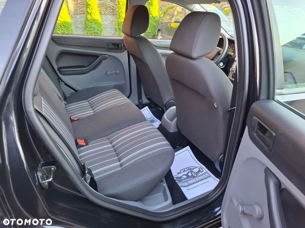 Ford Focus 1.6 Ambiente - 25