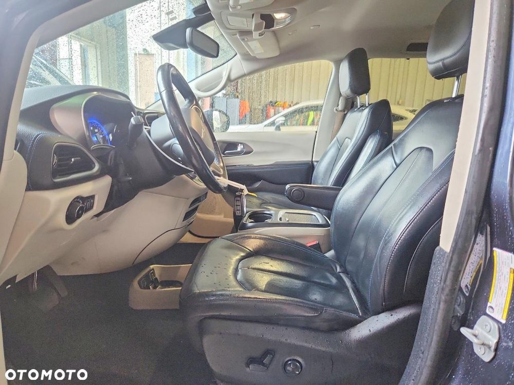 Chrysler Pacifica - 8