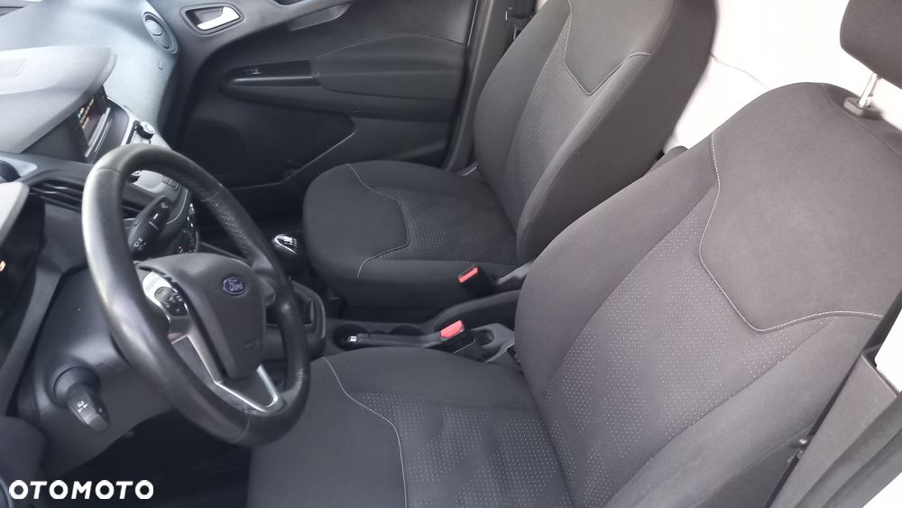 Ford Transit Courier - 12