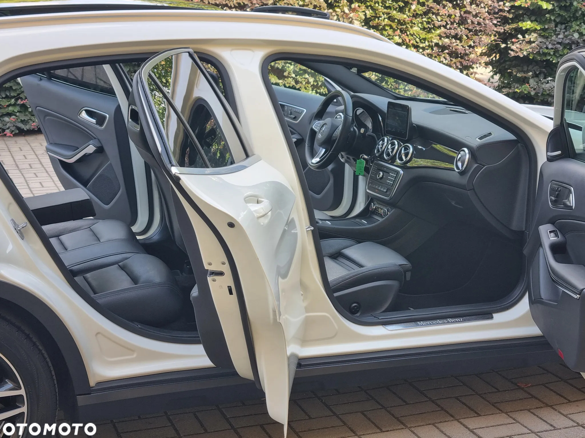 Mercedes-Benz GLA 250 7G-DCT Urban - 17