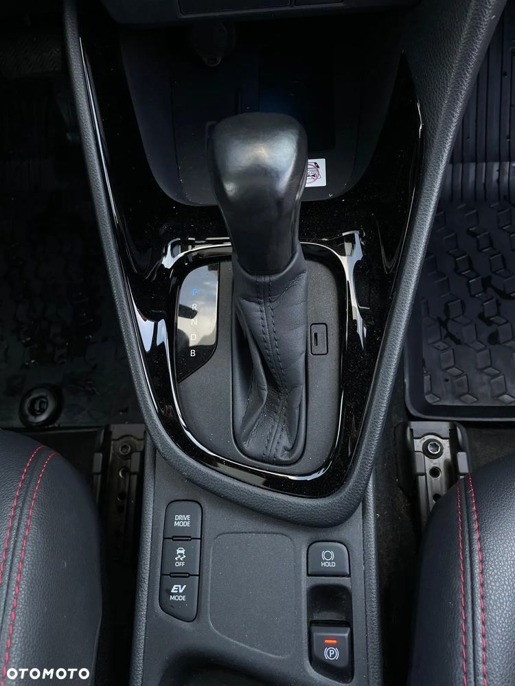 Toyota Yaris ver-hybrid-1-5-executive - 18