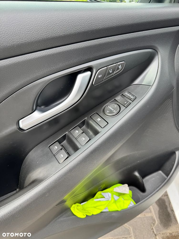 Hyundai i30 1.5 T-GDI 48V-Hybrid N-Line - 13