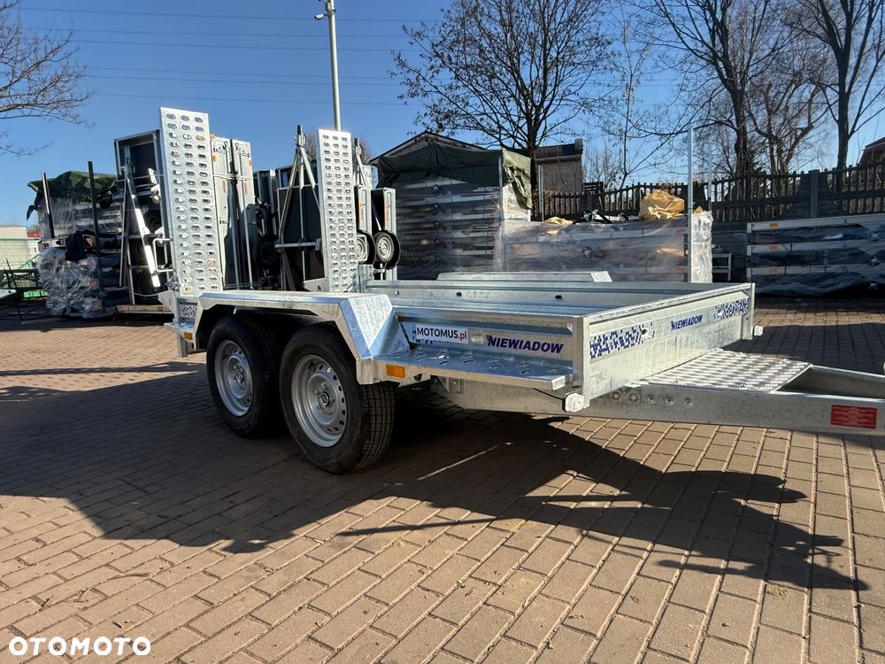 Niewiadów Przyczepa do przewozu sprzętu budowlanego Niewiadów K3027 Najazdy 305x155 cm pod minikoparke walec dostawa pod dom - 13