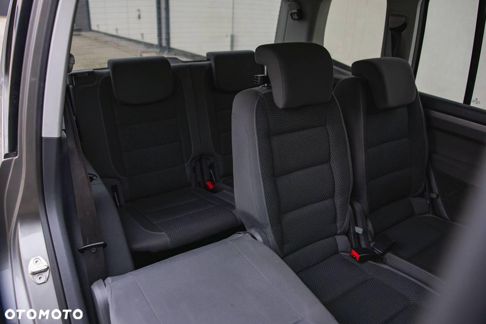 Volkswagen Touran 1.6 TDI DPF BlueMotion Technology STYLE - 4