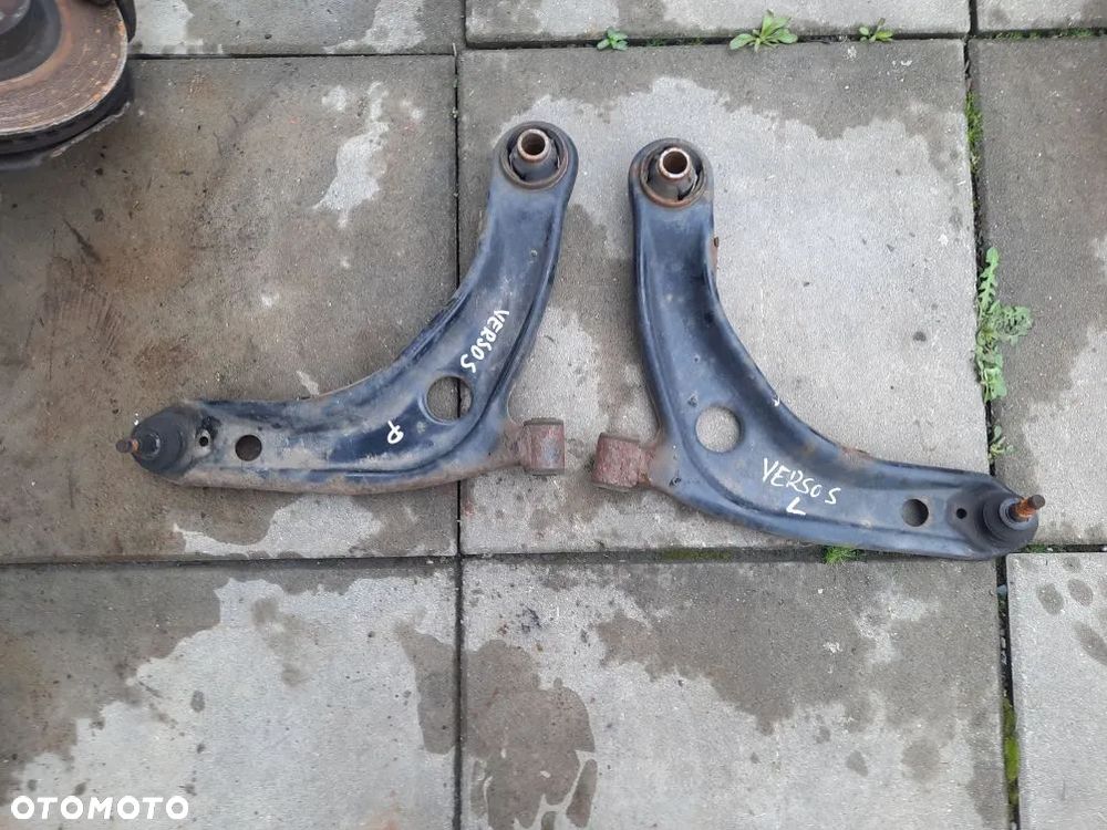 WAHACZ PRAWY LEWY TOYOTA VERSO S 2010- - 1