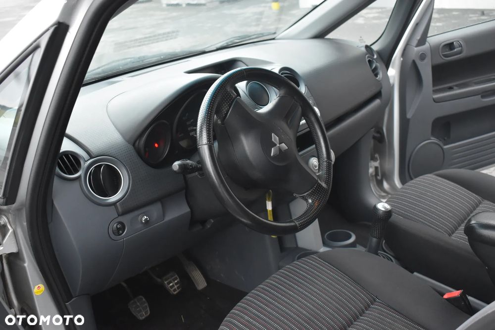 Mitsubishi Colt - 12