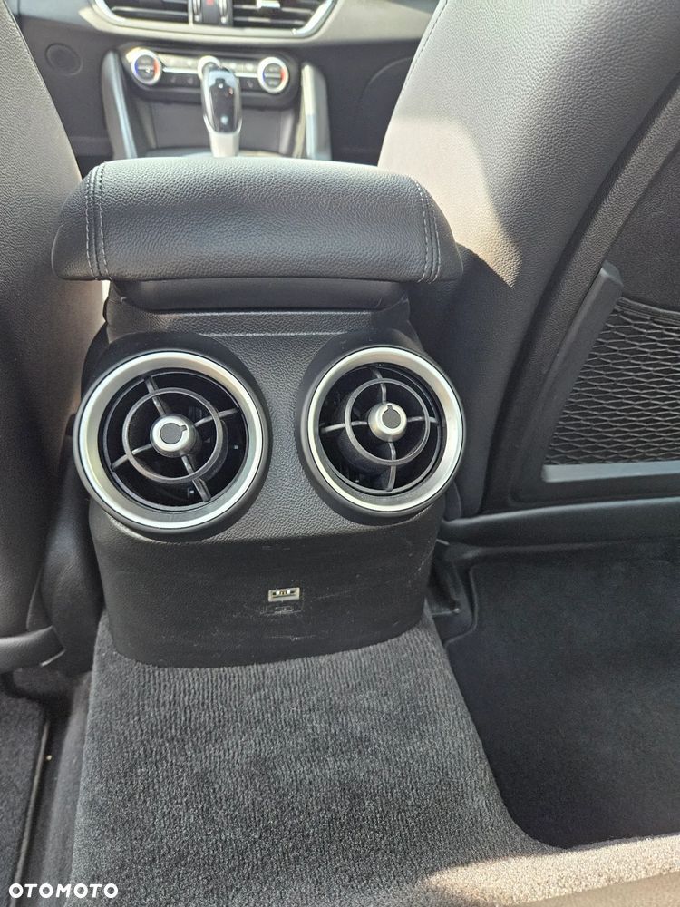 Alfa Romeo Giulia 2.0 Turbo Veloce Q4 - 12