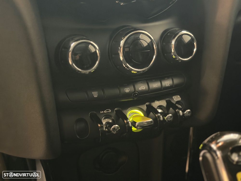 MINI 3 Portas Cooper SE Essential - 24