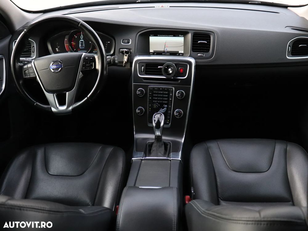 Volvo V60 D4 Geartronic Momentum - 24