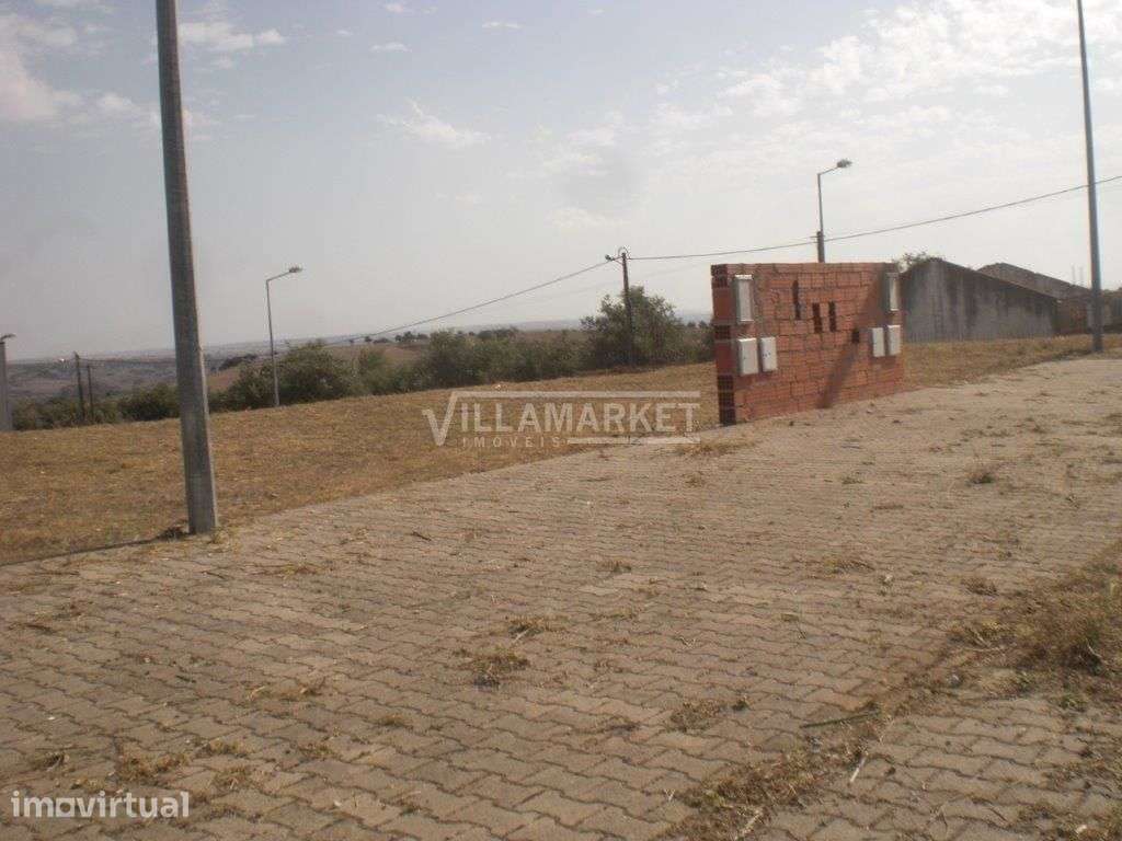 Lote de Terreno urbano da banca com 439 m2 situado em Alvito- Beja- Al - Grande imagem: 3/5