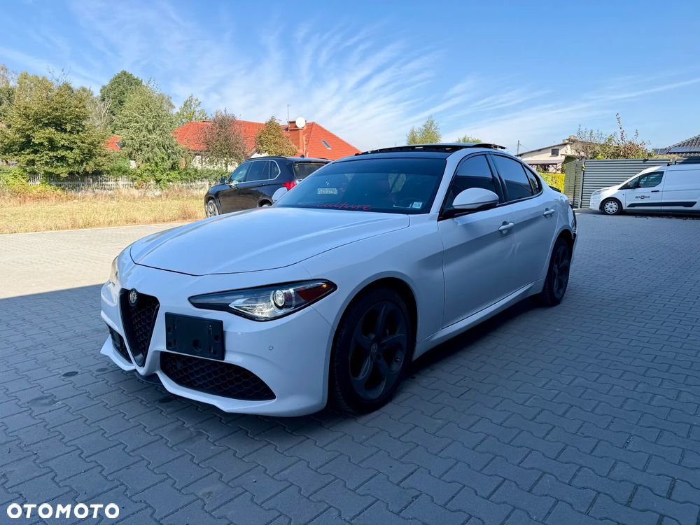 Alfa Romeo Giulia 2.0 Turbo 16V AT8 Veloce Ti - 3