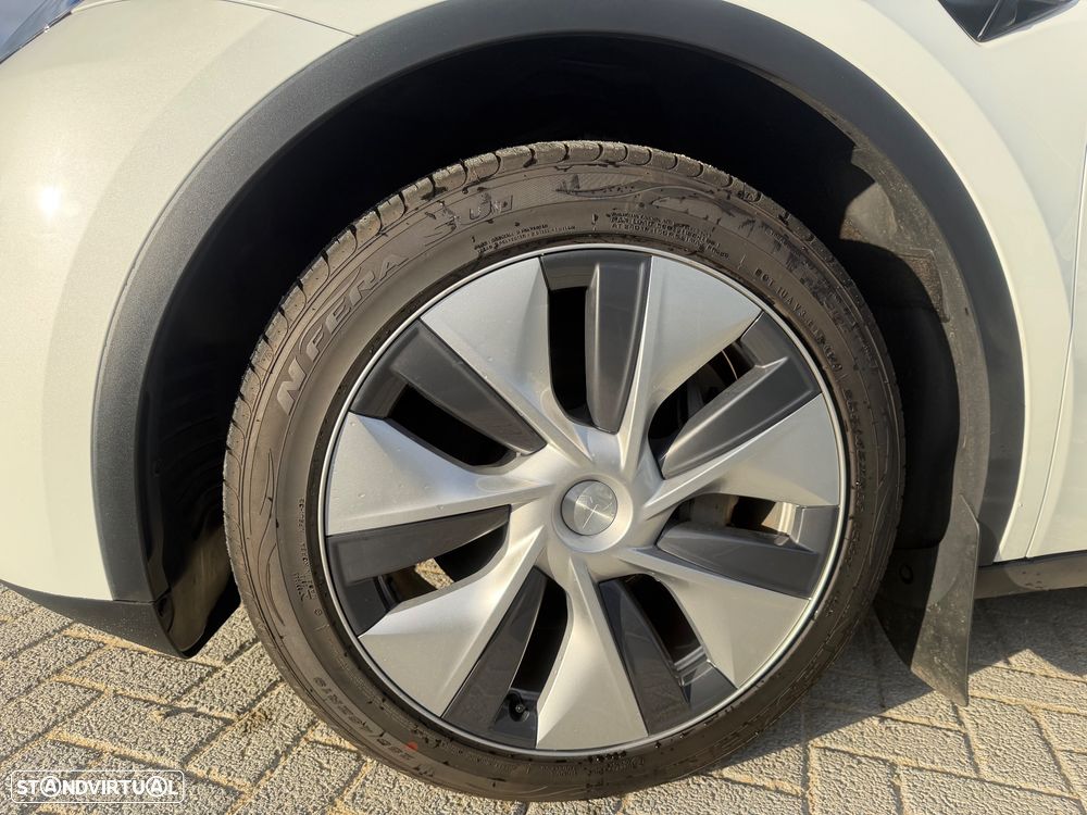 Tesla Model Y Long Range Dual Motor AWD - 9