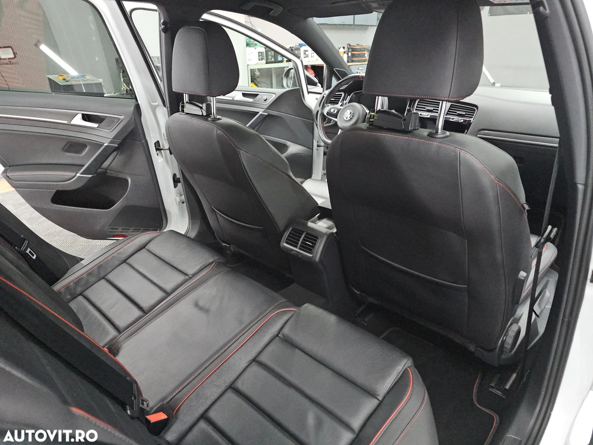 Volkswagen Golf GTI TCR 2.0 TSI OPF DSG - 10