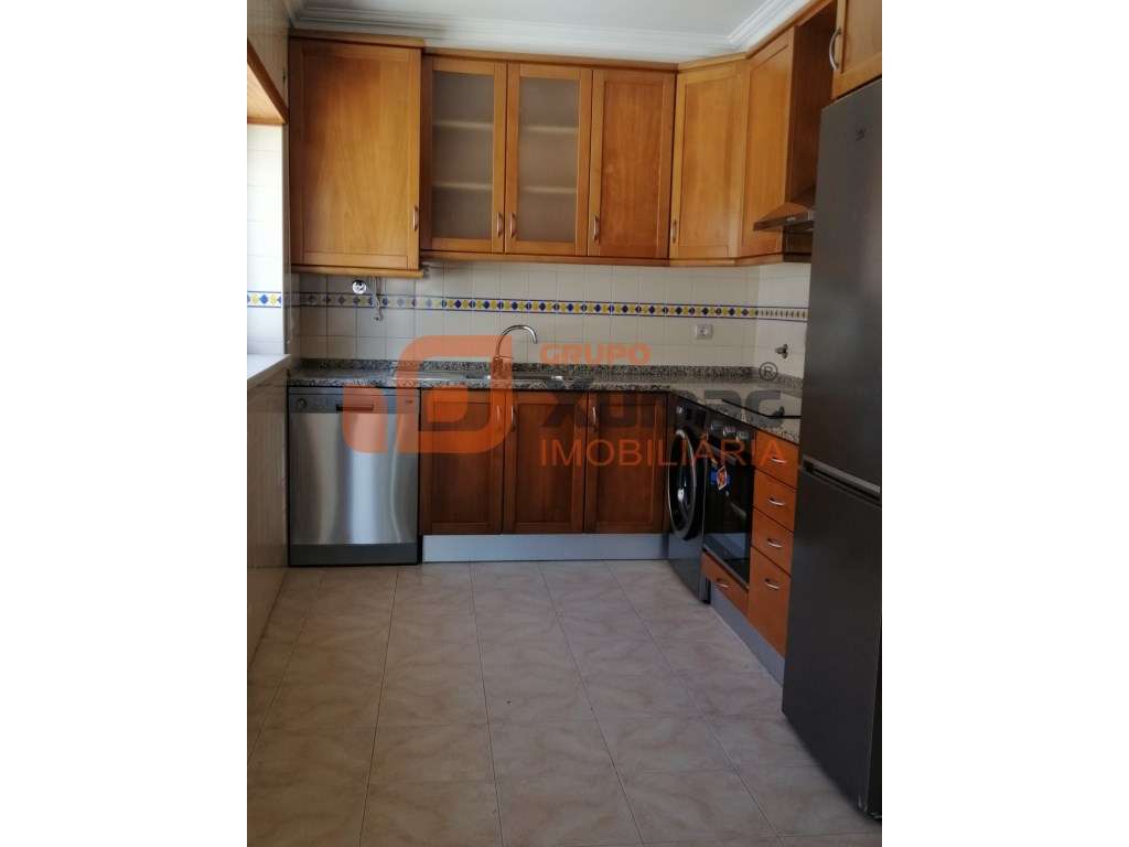 Apartamento T2 com garagem box no Avenal! - Grande imagem: 5/29
