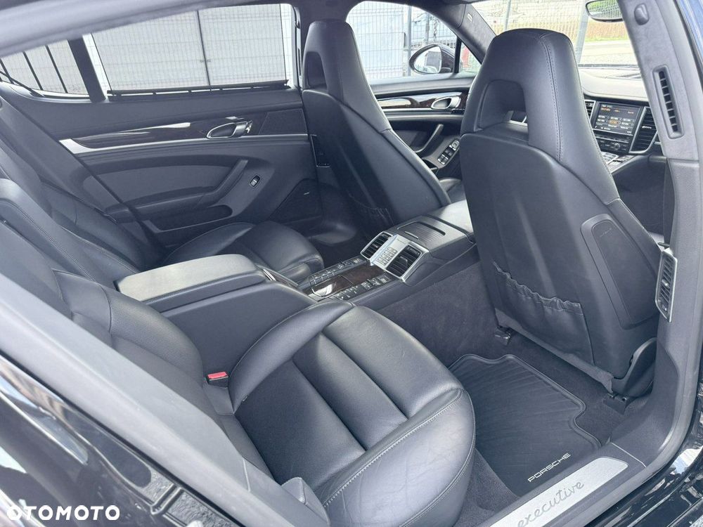 Porsche Panamera Turbo Executive - 27