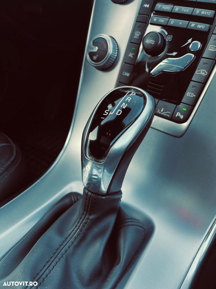 Volvo XC 60 D4 Momentum - 10