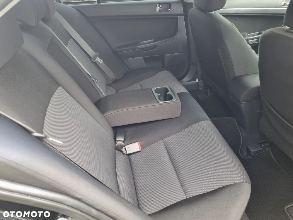 Mitsubishi Lancer - 8
